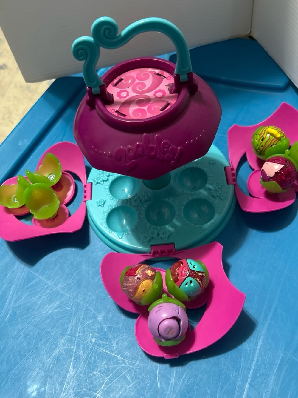 Surprise Playset Carry Case with Pink and Teal Accessories
